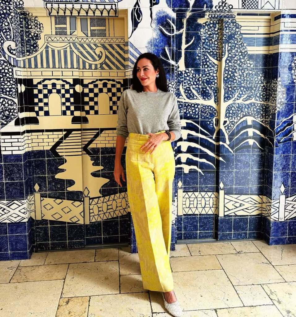 Ana Milán y la gabardina de Sfera más elegante de la temporada marcan el camino perfecto para vestir con estilo en primavera