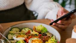 “No es dejar de comer, es saber elegir bien”: así es la alimentación que recomienda Patricia Ortega (nutricionista especializada) para ganar salud sin complicarte
