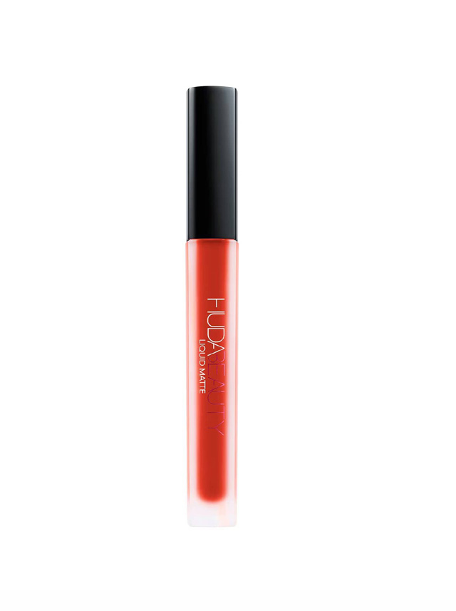 Labial acabado mate de Huda Beauty (28 euros en Sephora).