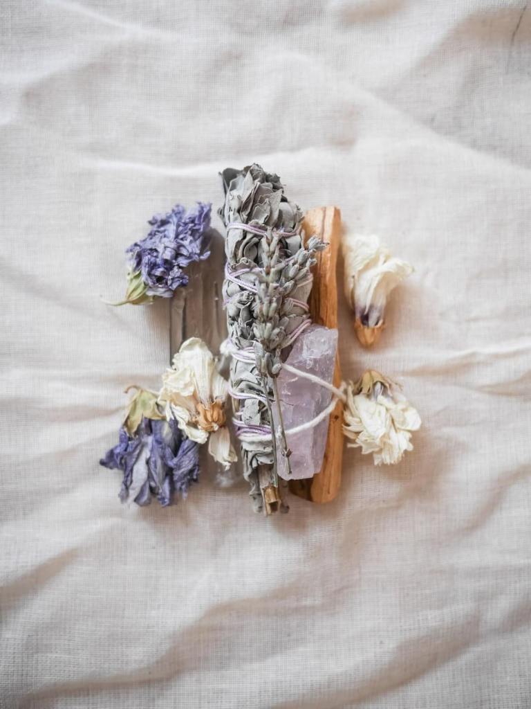 Así puedes crear tu altar mágico con elementos del bosque: guía paso a paso - Fuente: iStock