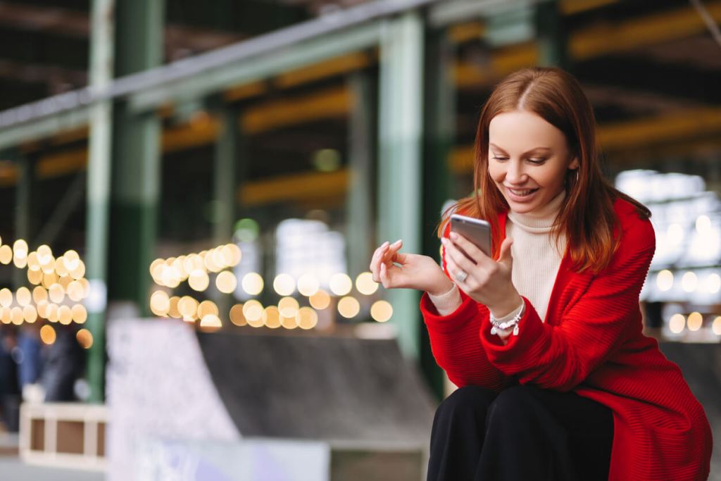 Adiós a los colores aburridos: así puedes transmitir seguridad o dinamismo con tu outfit según los tonos que elijas - Fuente: iStock
