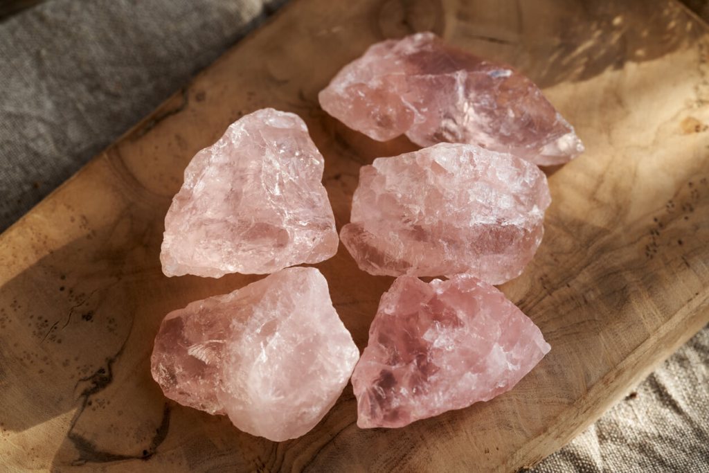 Los mejores cristales y amuletos naturales para atraer la suerte y la protección - Fuente: iStock