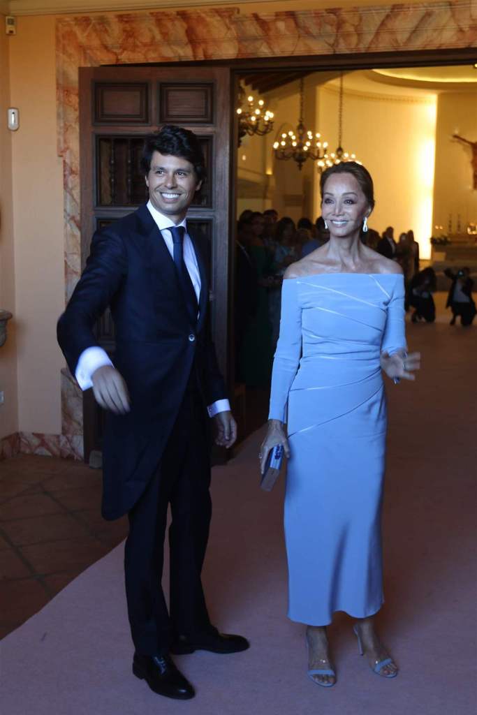 El vestido que eligió Isabel Preysler para ejercer de madrina en una boda - GTRES