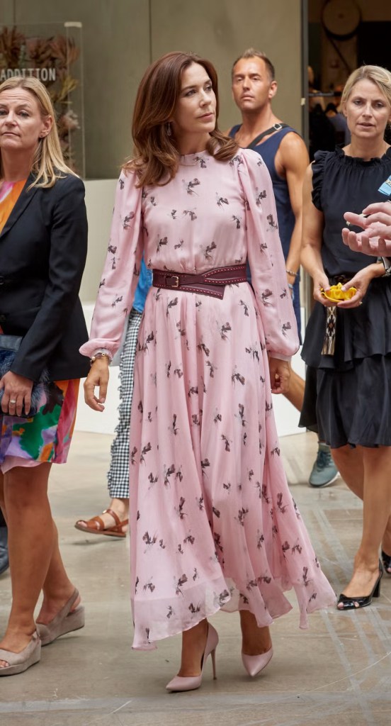 May de Dinamarca con vestido de flores rosa - GTRES