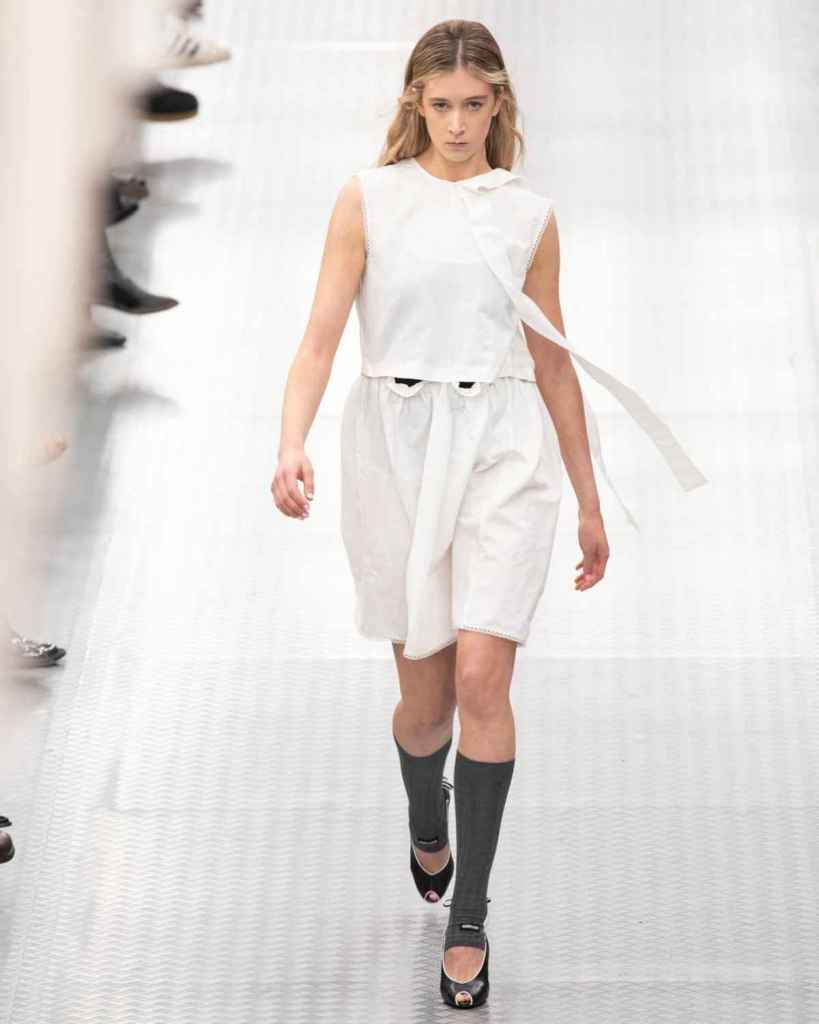 Sunday Rose en el desfile de Miu Miu en la Semana de la Moda de París