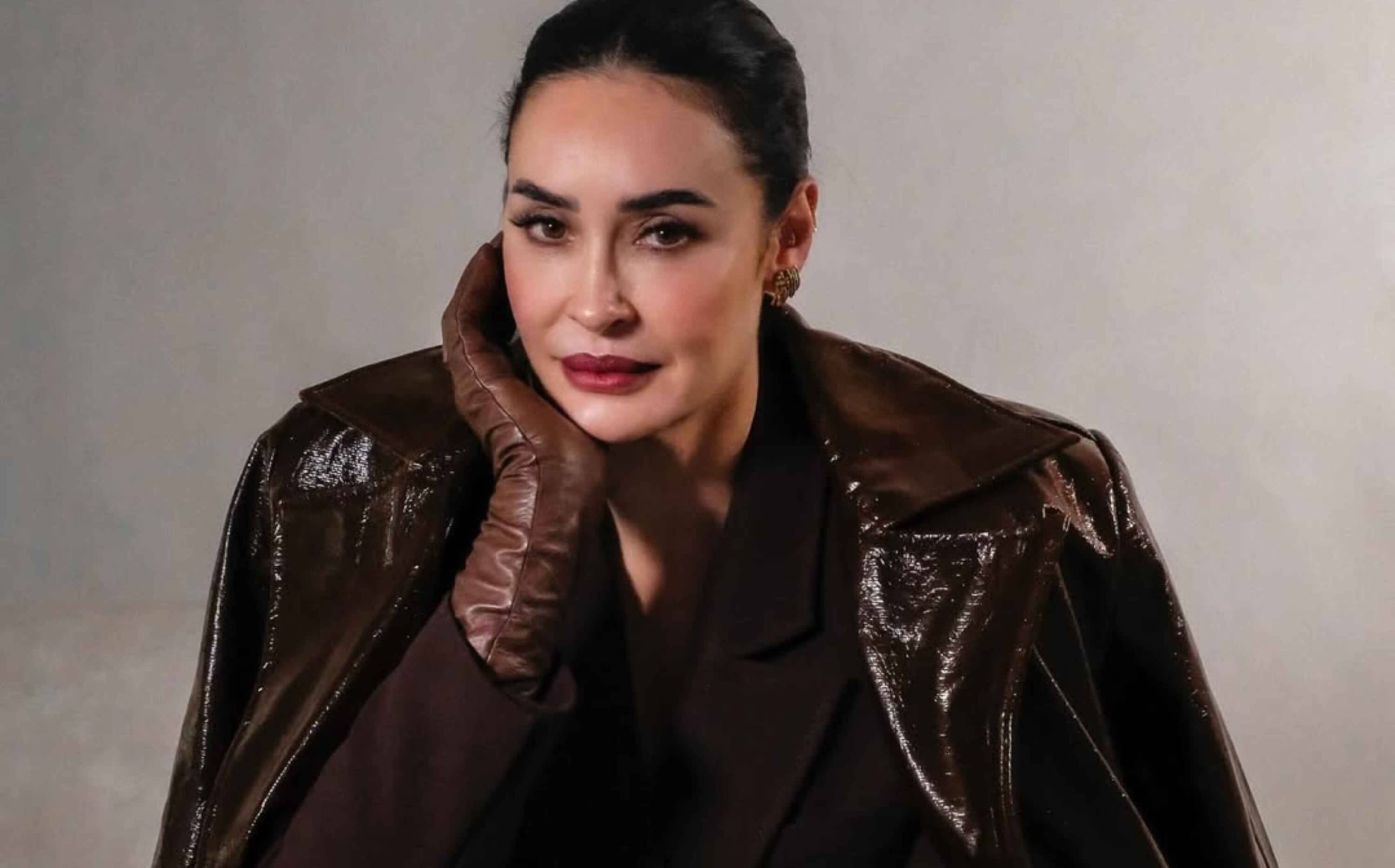 Vicky Martín Berrocal demuestra que los labios rojos a los 50 son un sí.