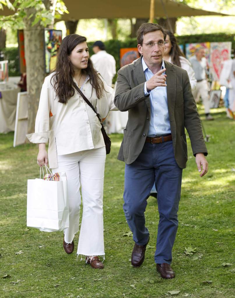 Teresa Urquijo y su elección chic en el último trimestre de su embarazo: los mocasines clásicos