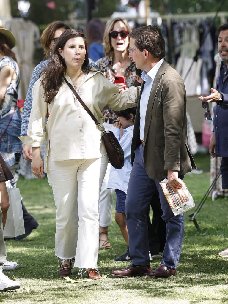 Teresa Urquijo y su elección chic en el último trimestre de su embarazo: los mocasines clásicos