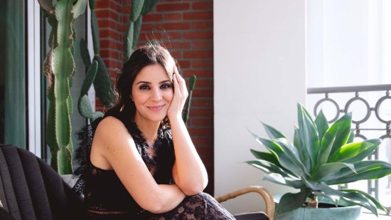 Una diseñadora experta advierte: este zapato elegante “no lo es tanto” y puede arruinar tu look de invitada