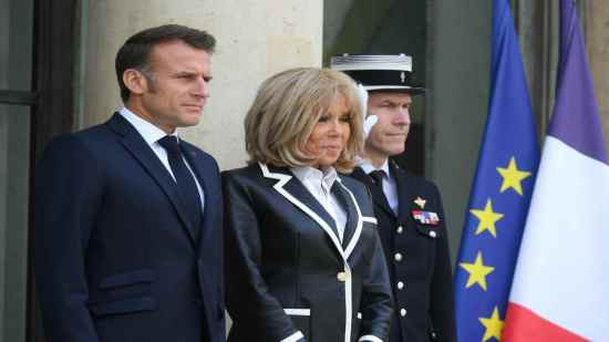 El flequillo de Brigitte Macron es uno de sus signos de identidad desde hace muchos años