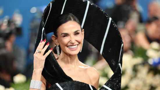 Demi Moore en la alfombra roja de la MET Gala 2025 (Foto: Gtres - H ChrisHpher Polk/Shutterstock (15280323ra))