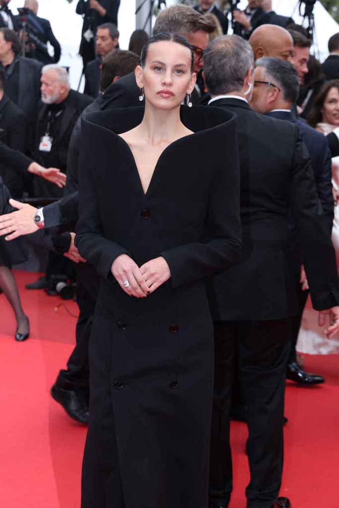 Milena Smit en la alfombra roja del Festival de Cannes
