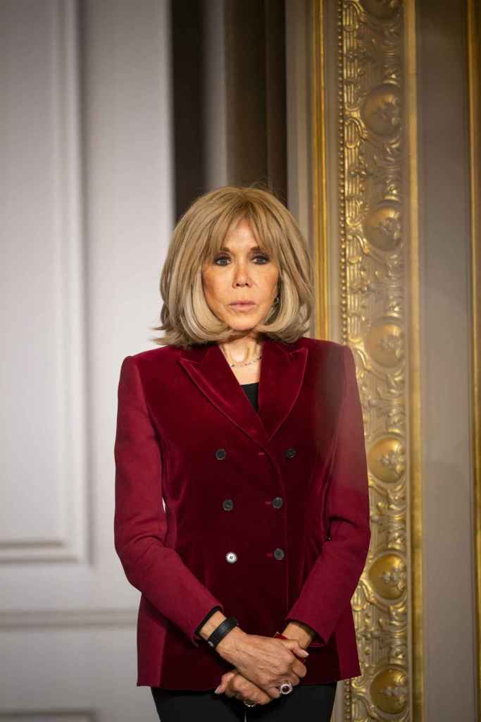 El flequillo de Brigitte Macron es uno de sus signos de identidad (Foto: Gtres).