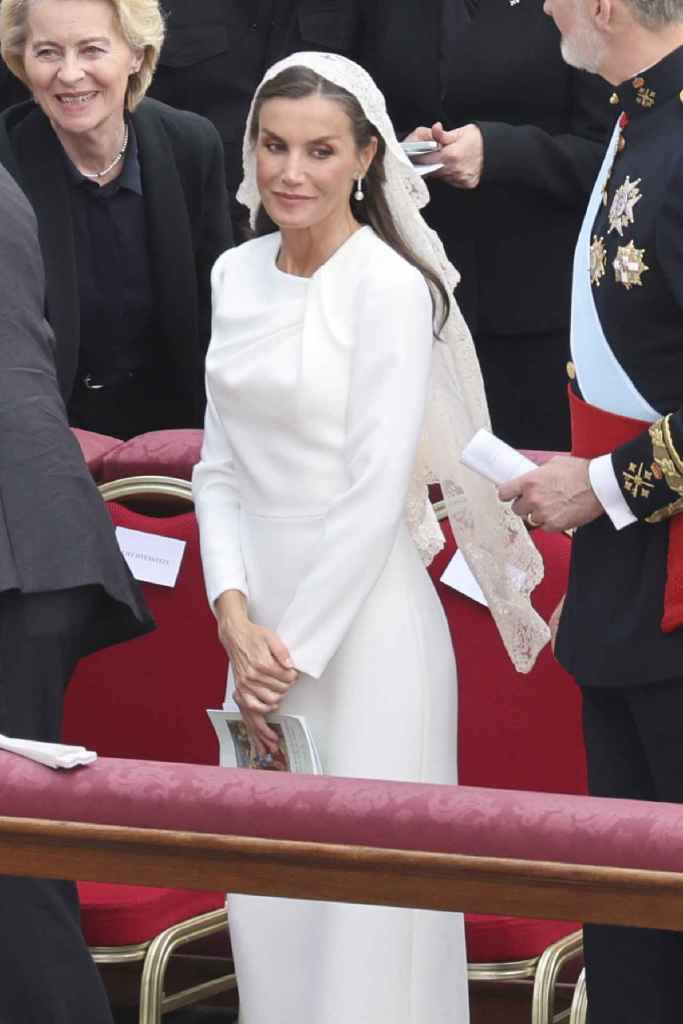 La reina Letizia ha lucido un diseño de Redondo Brand para la ocasión
