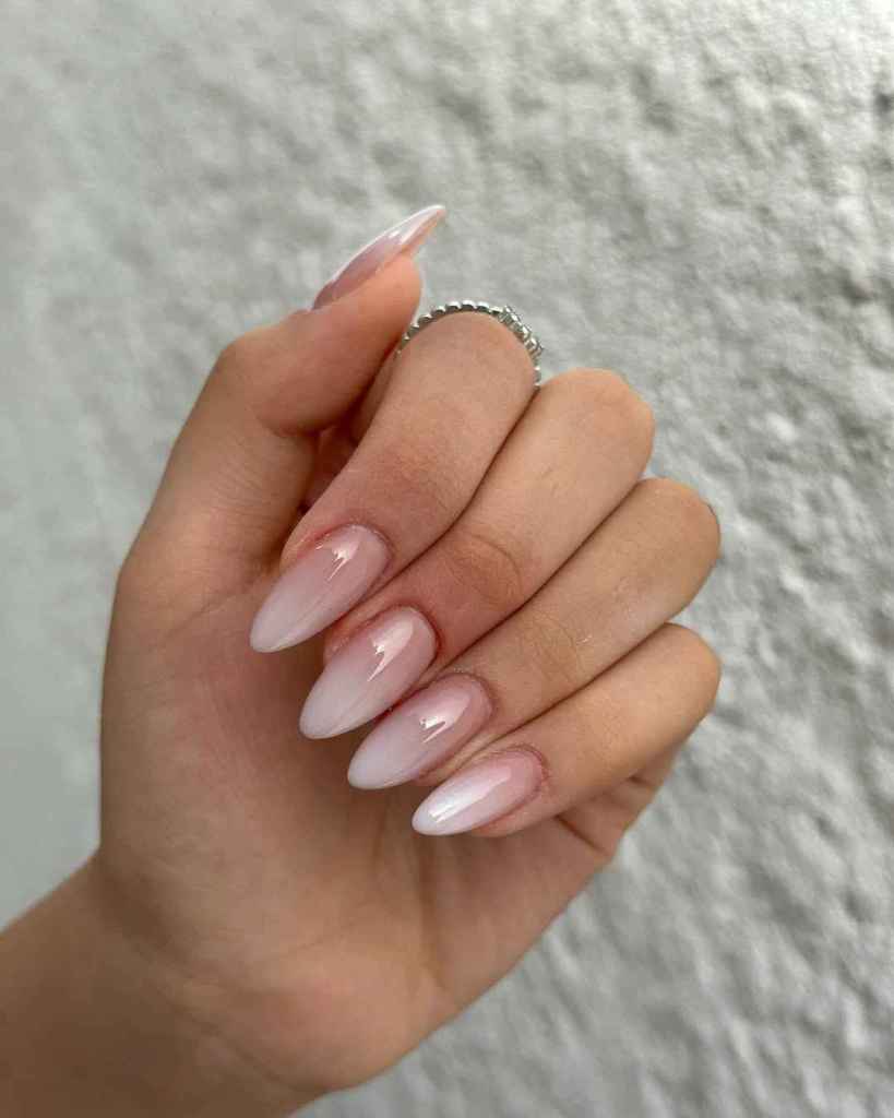 La elegancia de las uñas 'baby boomer' es atemporal