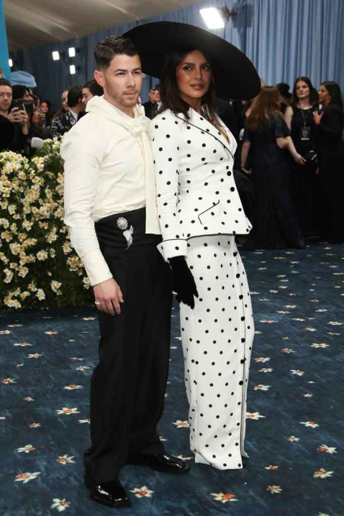Nick Jonas y Priyanka Chopra en la alfombra roja de la MET Gala 2025 (Foto: Gtres - H Matt Hron/Shutterstock (15280321gi))