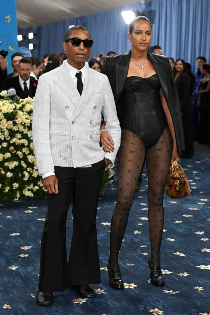 Pharrell Williams y Helen Lasichanh en la alfombra roja de la MET Gala (Foto: Gtres -H DavidHisher/Shutterstock (15279219cn)).