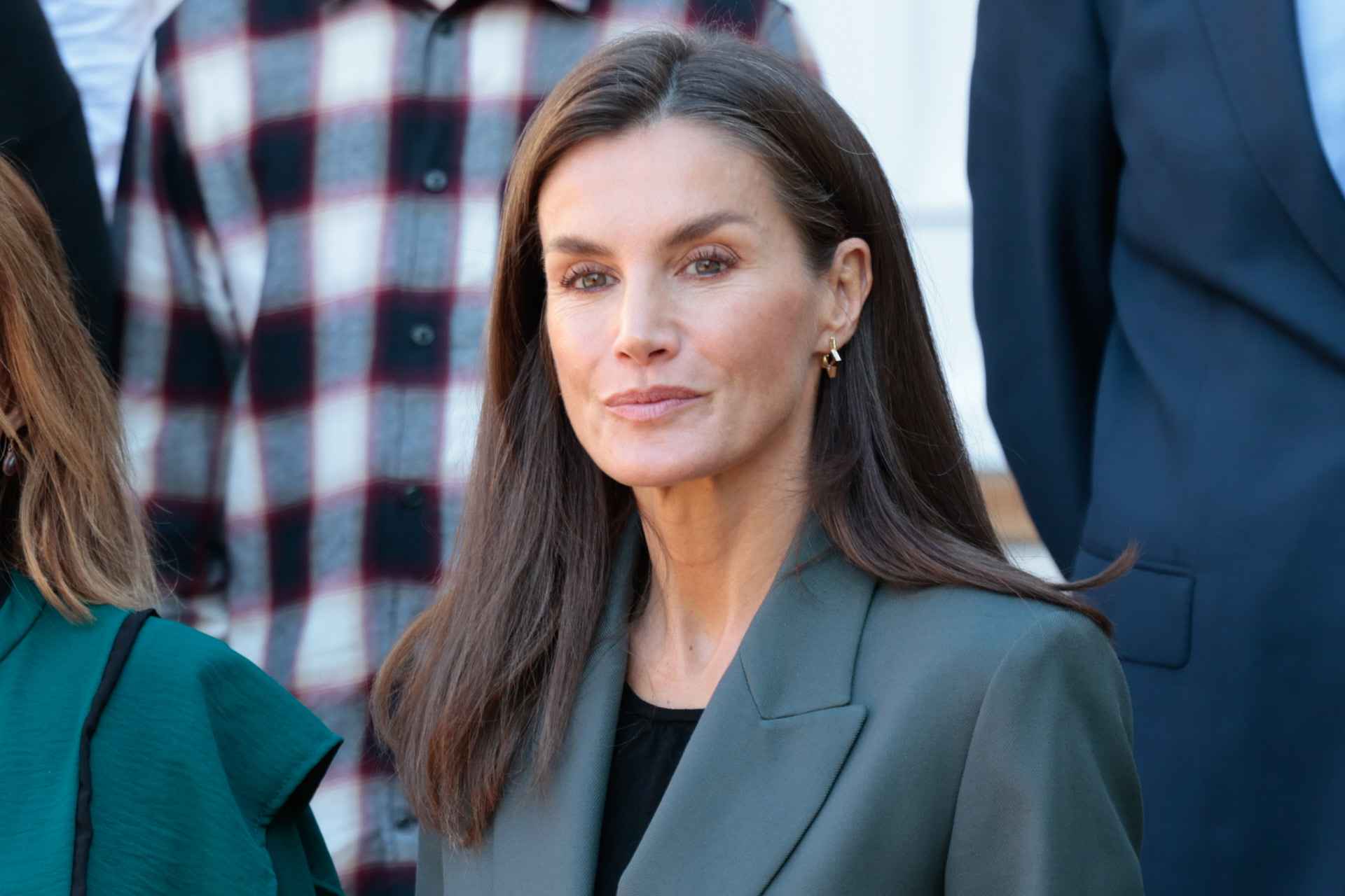 La reina Letizia ha encontrado el pantalón perfecto para esta primavera