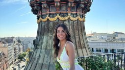 No son tacones, pero estilizan igual: las sandalias planas que enamoran a las bajitas (Eva Longoria incluida)