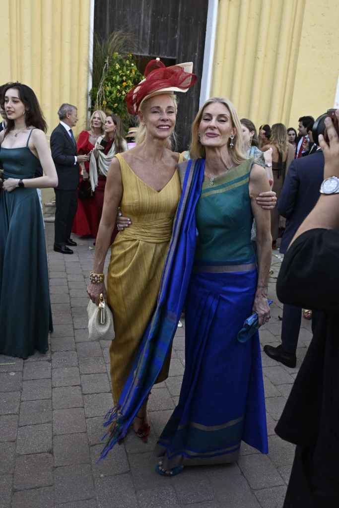 El look de invitada de Elena Fernández de Valderrama en la boda de Belén Écija y Jaime Sánchez