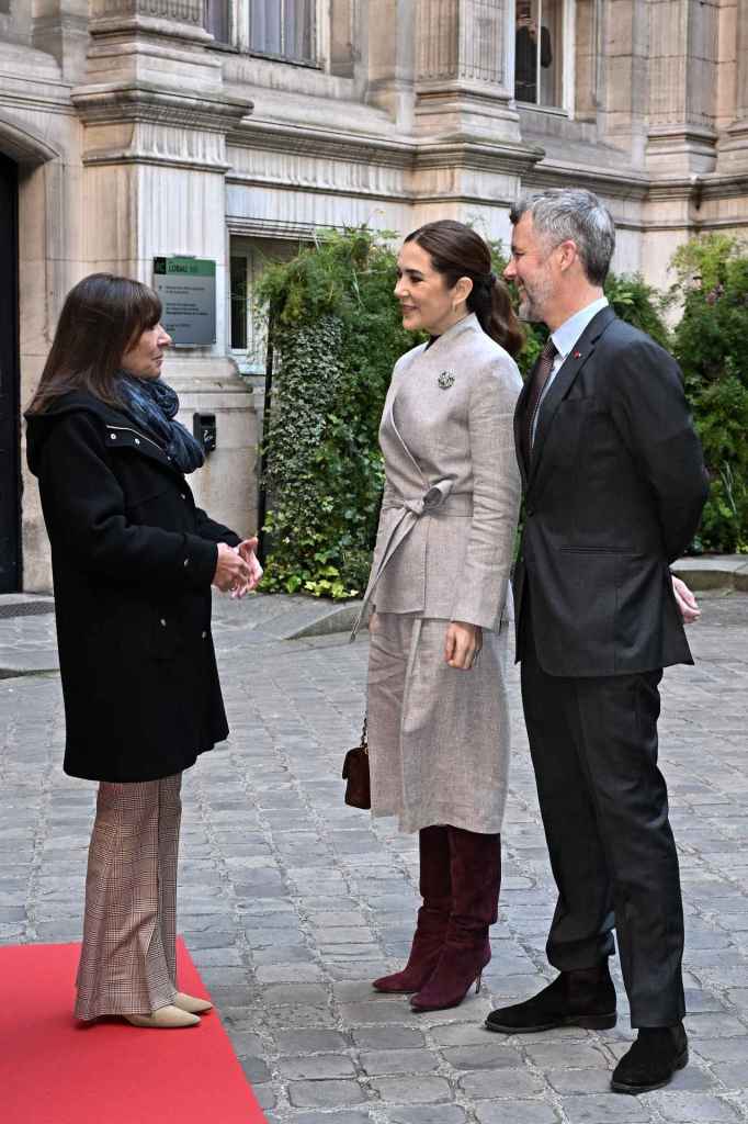 Mary de Dinamarca en su visita a París el pasado mes de abril con el mismo traje de bermudas