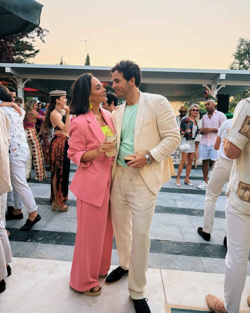 El segundo look de Tamara Falcó, con traje de chaqueta rosa