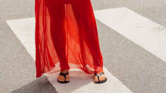 Massimo Dutti ya tiene rebajadas algunas prendas y estas son nuestras sandalias de piel favoritas