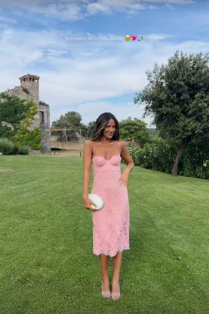 El look de invitada de Melyssa Pinto a la boda de Susana Molina