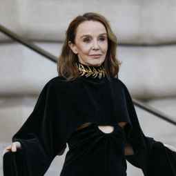 Hay algunos ingredientes antiedad que ayudan a combatir el envejecimiento en nuestro protector solar