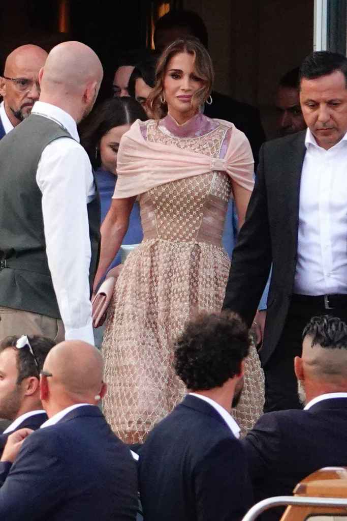 El look de Rania de Jordania para la preboda de Lauren Sánchez y Jeff Benzos