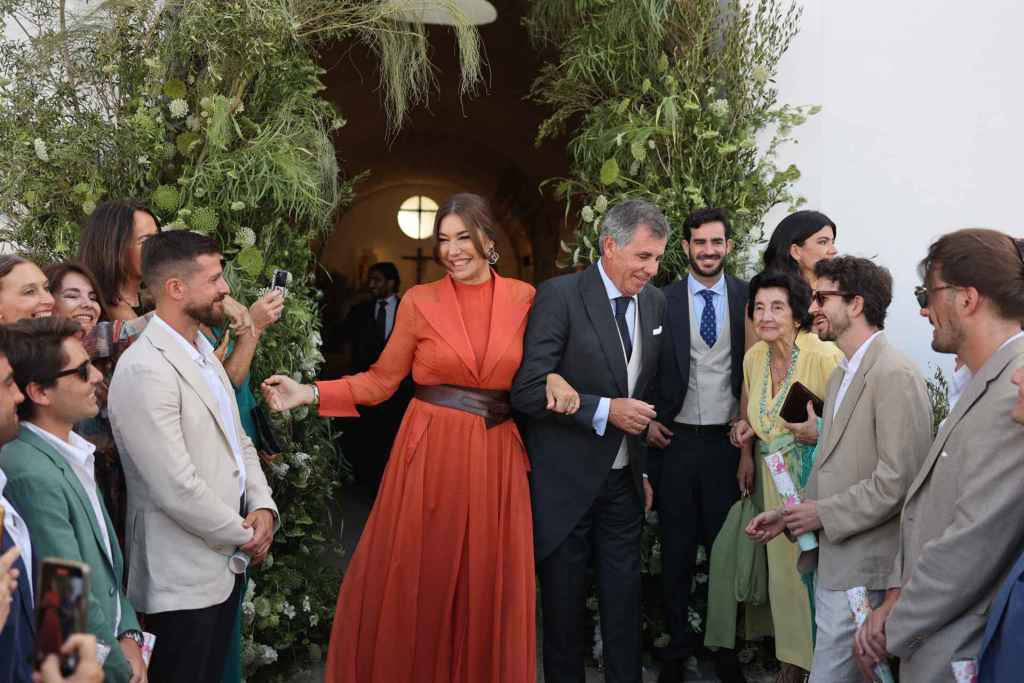 El look de Raquel Revuelta para la boda de su hija, Claudia Ula, con Vicente Benítez en Cádiz