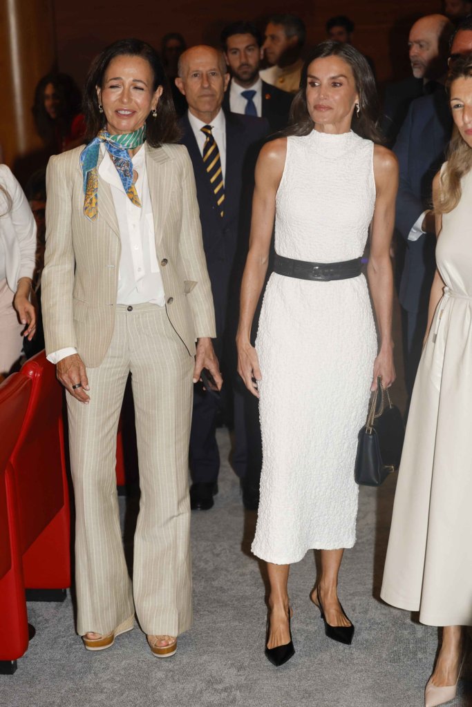La reina Letizia con el vestido de Massimo Dutti en su última aparición pública