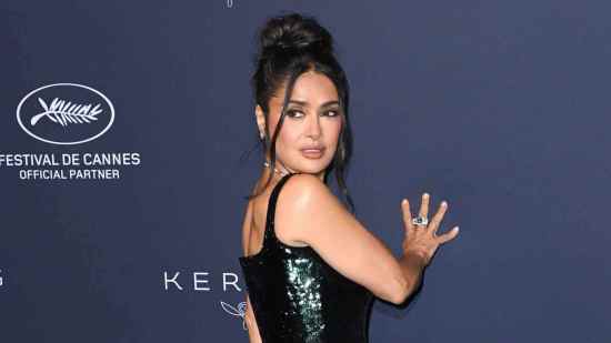 Hay un producto que Salma Hayek prácticamente nunca usa