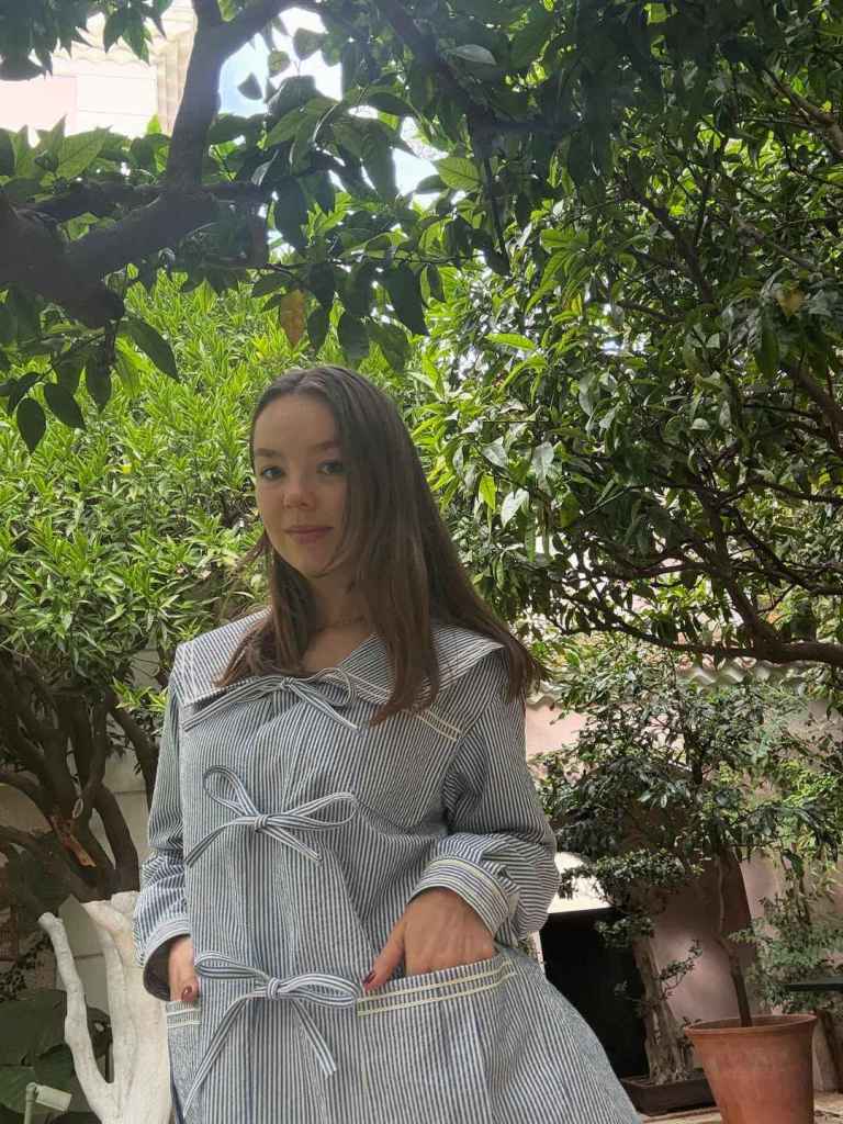 Alexandra de Hannover ha lucido un bolso plateado de 25 euros