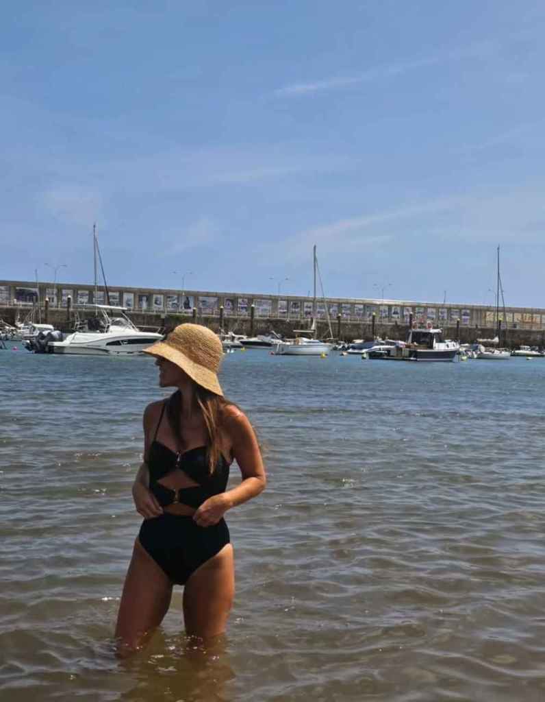 Paula Echevarría disfrutando de unos días en Candás (Asturias) con un bañador de Primark 