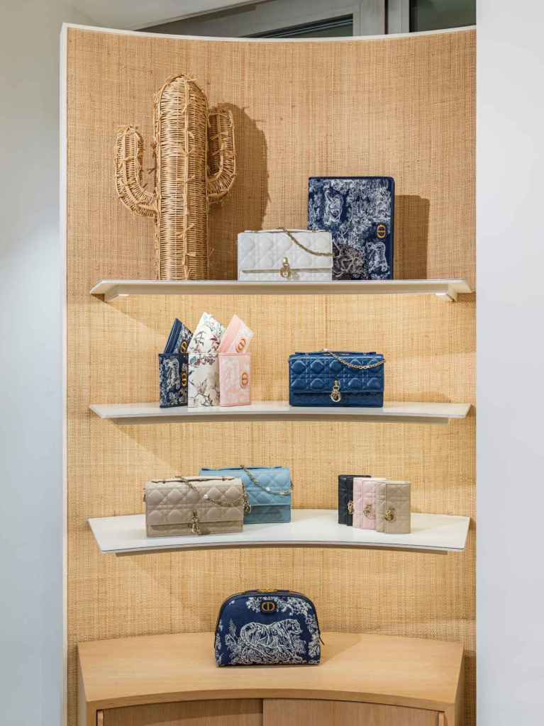 Parte de la colección de Diorivera en el pop-up de Dior en Ibiza