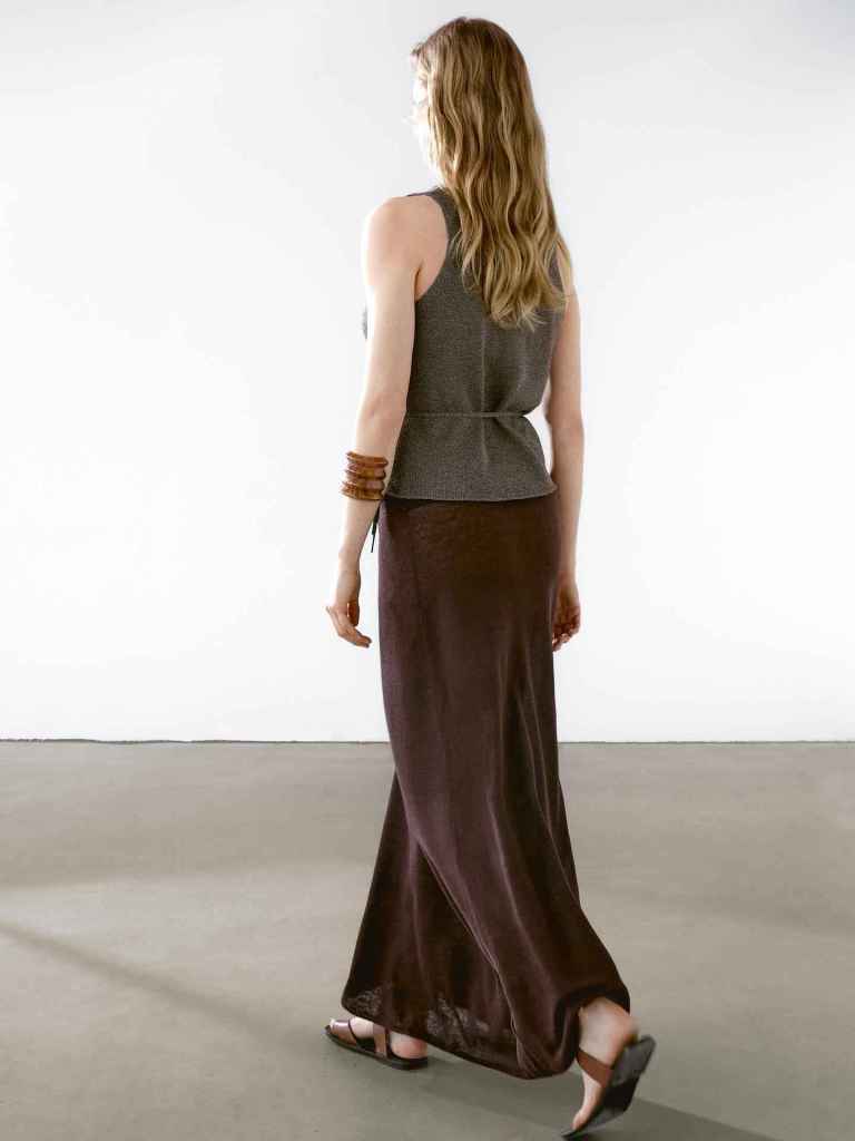 La falda de lino de las rebajas de verano de Massimo Dutti