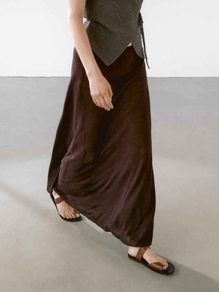 La falda de lino de las rebajas de verano de Massimo Dutti