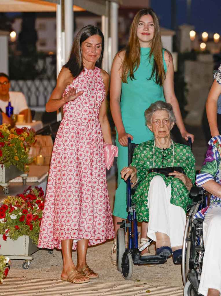 La infanta Sofía luciendo el vestido de Zara el pasado verano de 2024 en Mallorca