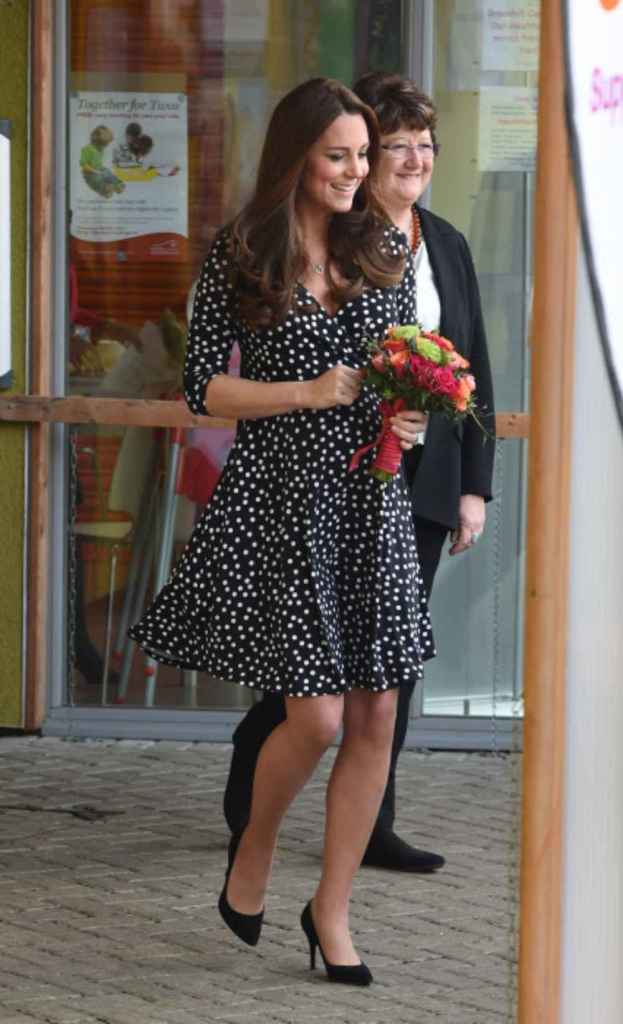 Kate Middleton con un vestido de lunares