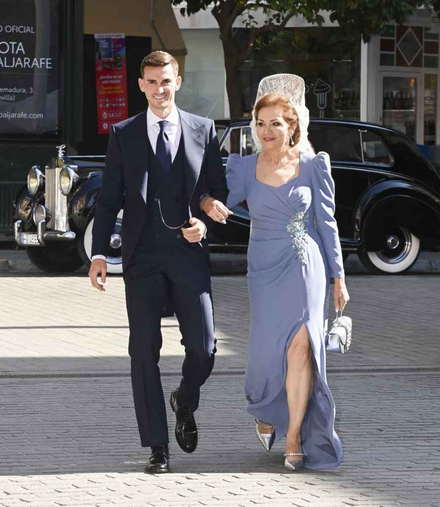 Fran Ruiz y su madre en la boda de Fran Ruiz y Rosa Pereira