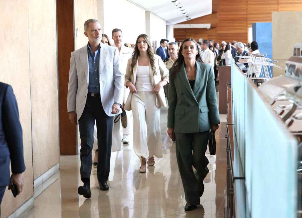 La reina Letizia y la infanta Sofía en la recepción previa a los Premios Girona 2025