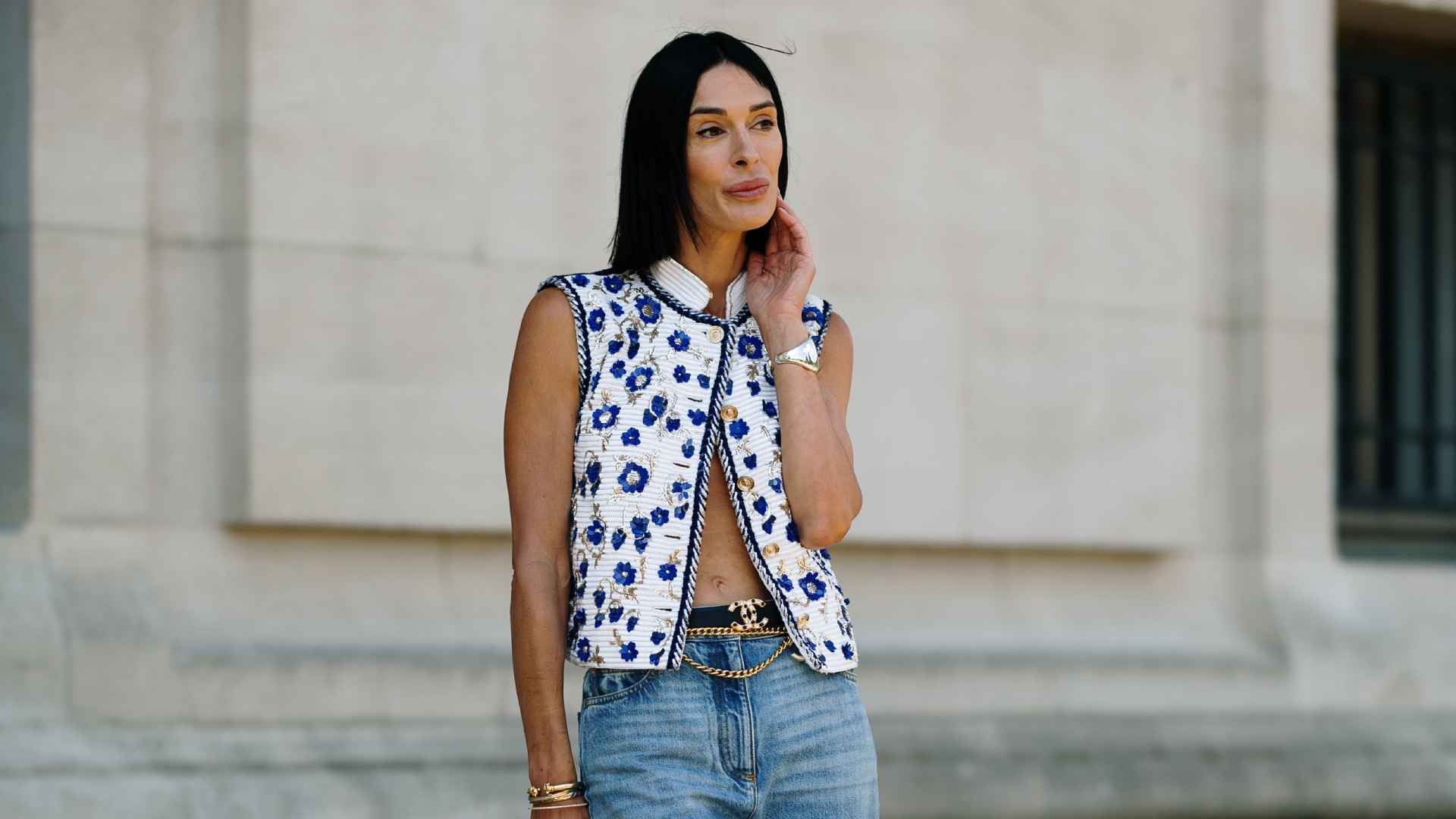 Las sandalias con anillo son tendencia este verano