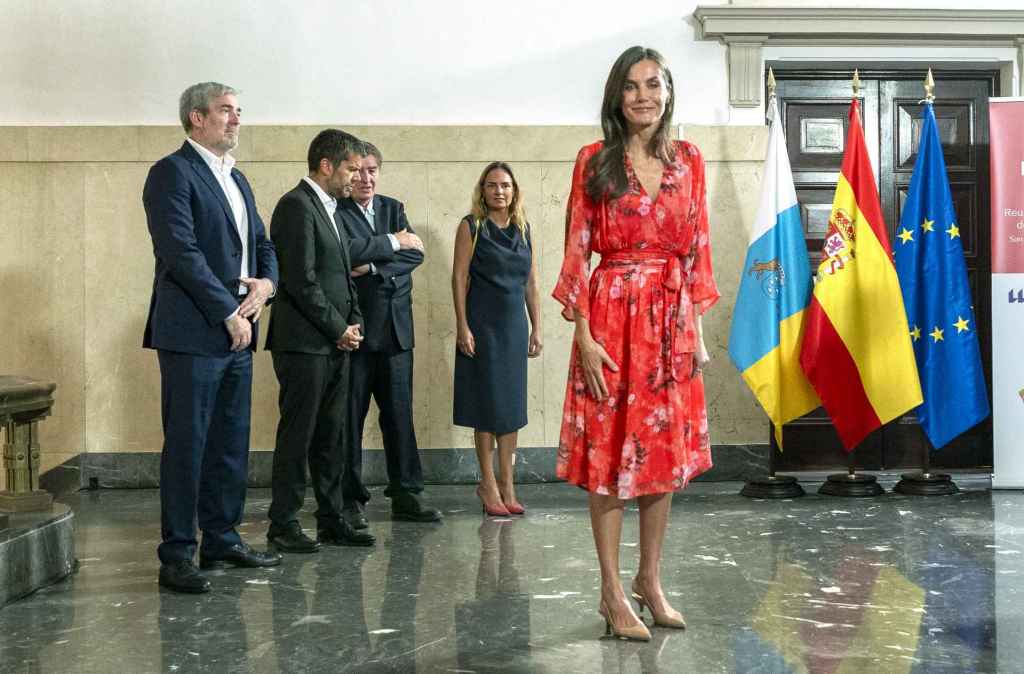El look de la reina Letizia en Tenerife