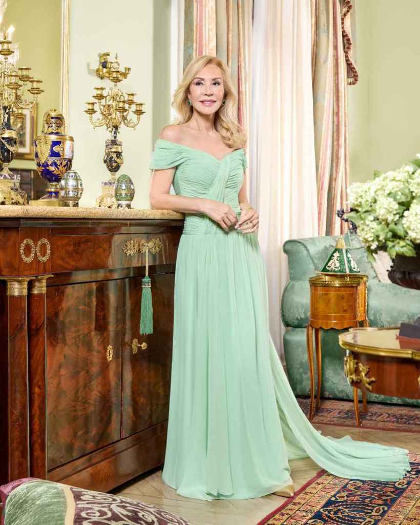 El vestido de Alejandro de Miguel para el primer look de madrina de Carmen Lomana