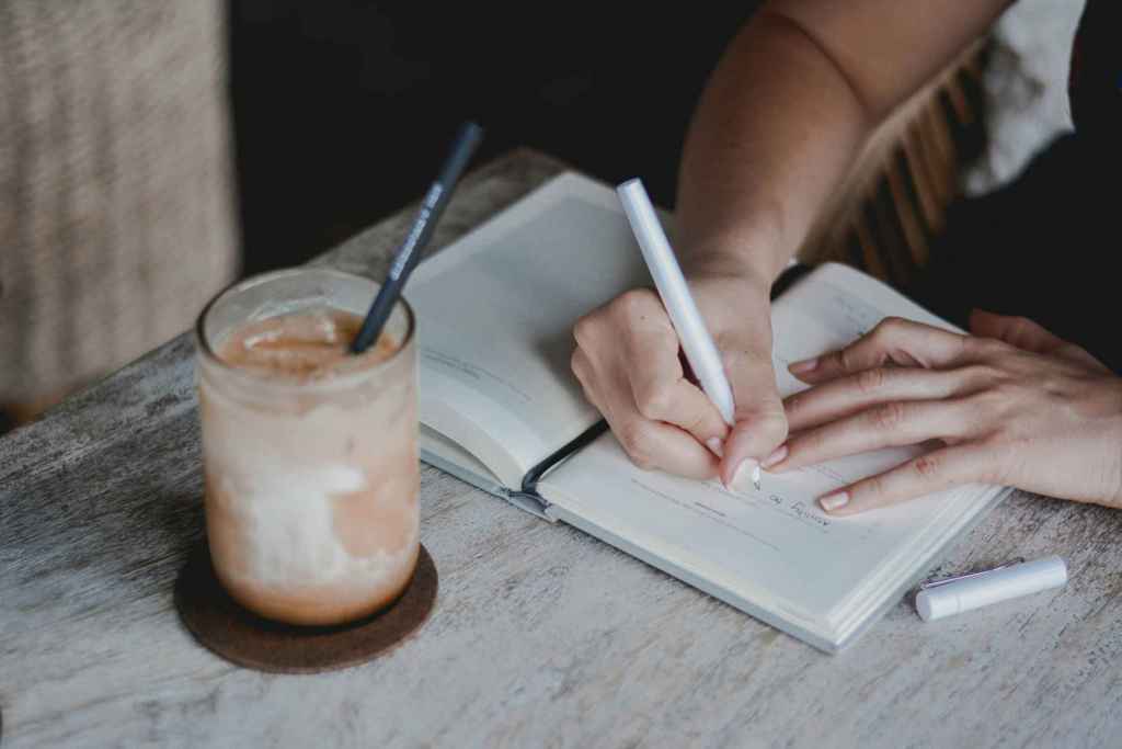Un diario de mindfulness puede ayudarte a reconectar contigo misma
