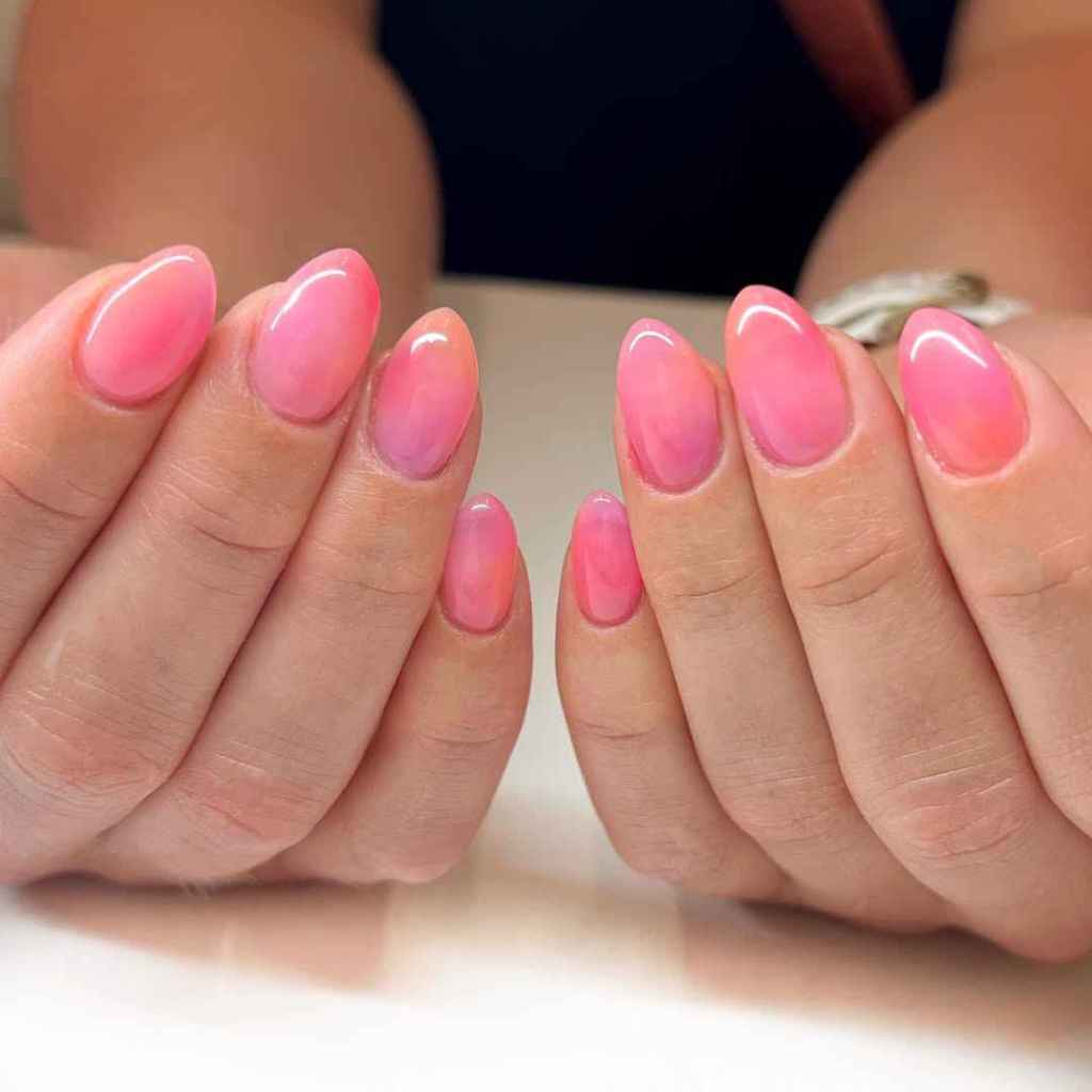 Las jelly nails pueden hacerse tanto en casa como en el salón