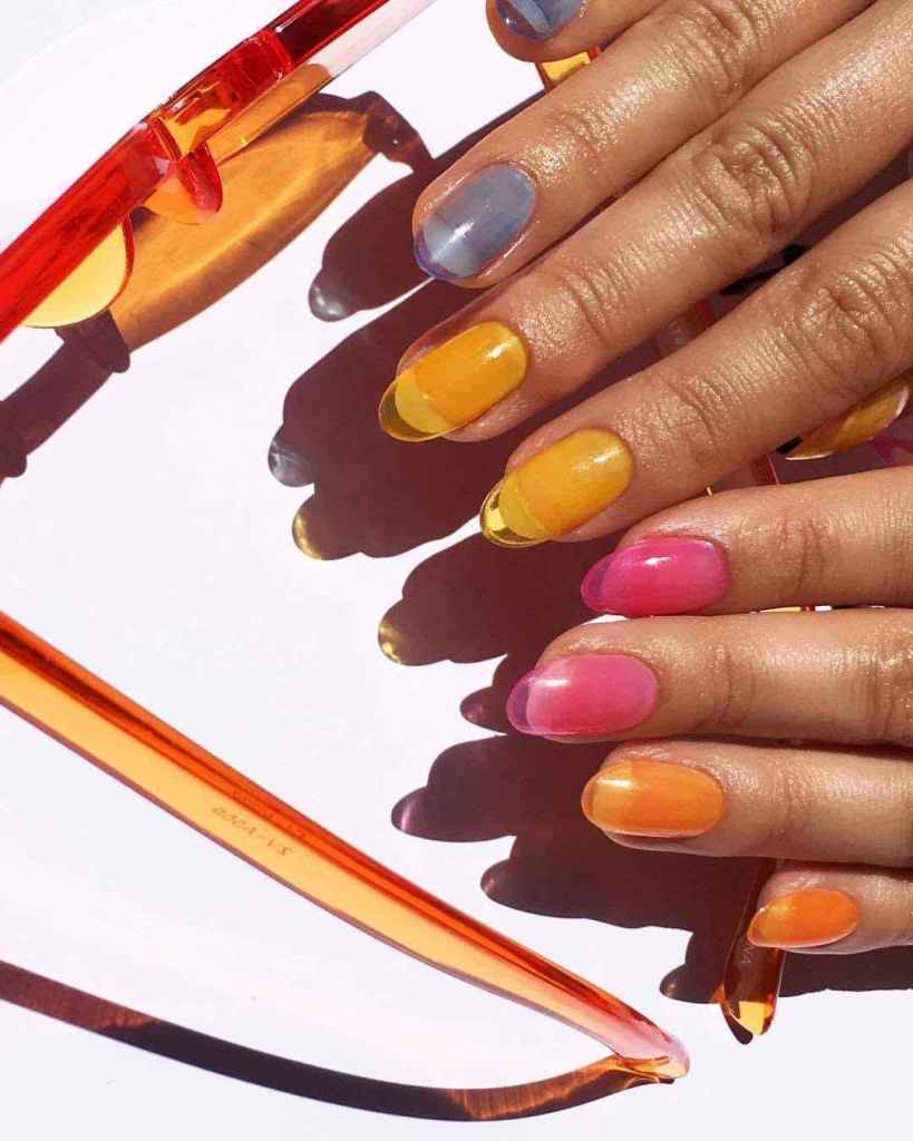 Las jelly nails están hechas para llevarse con todo tipo de colores 