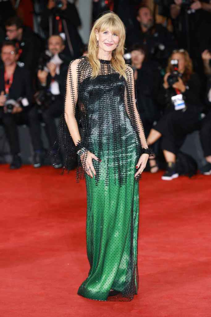 El look de Laura Dern en la alfombra roja del segundo día del Festival de Venecia