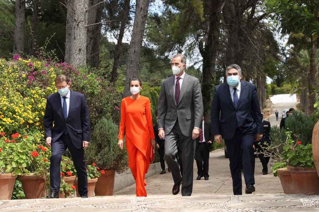 La reina Letizia con un 'total look' de Zara en los Premios Cervantes 2021